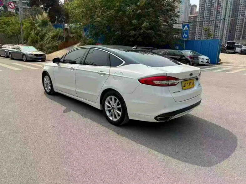 福特蒙迪欧 内饰后排