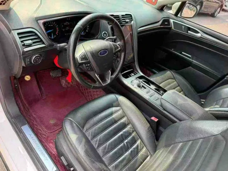 福特蒙迪欧 后面外观一