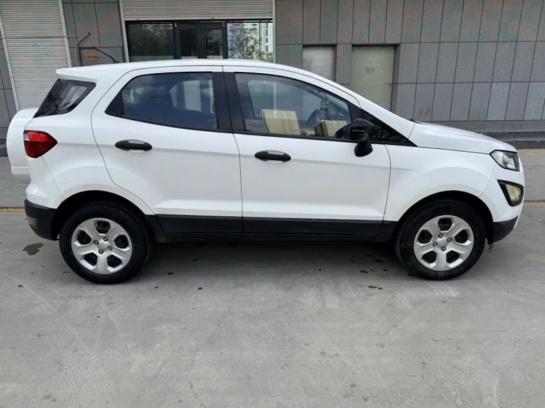 福特翼搏 后面外观一