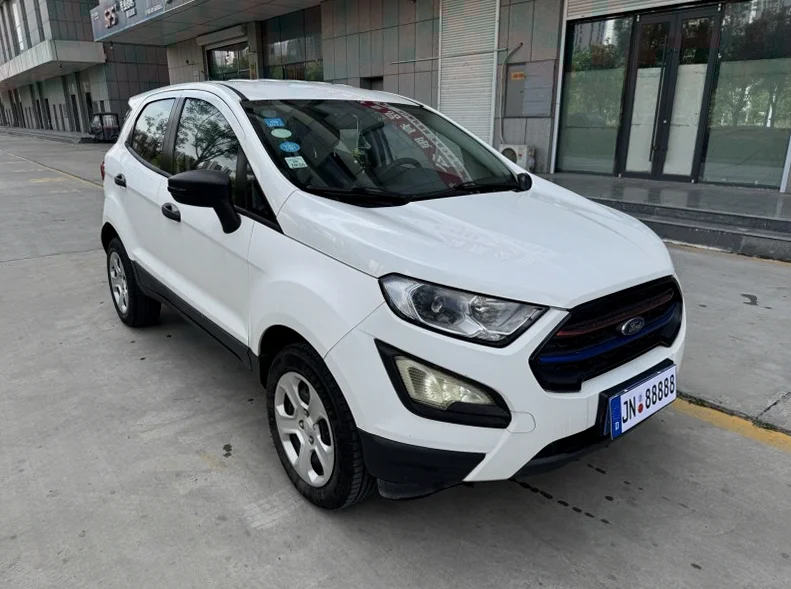 福特翼搏 正面外观三