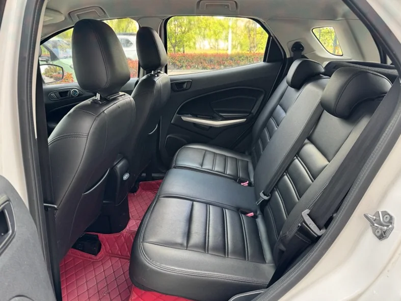 福特翼搏 内饰前排