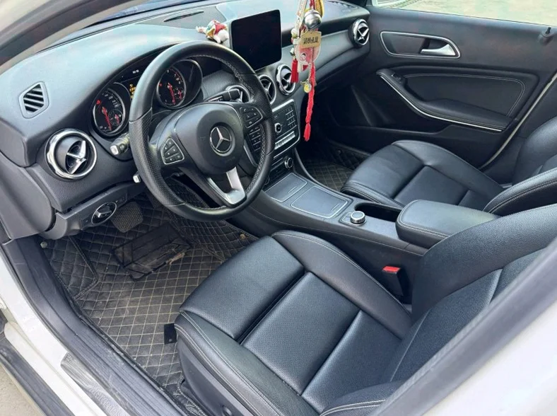 奔驰GLA 后面外观三