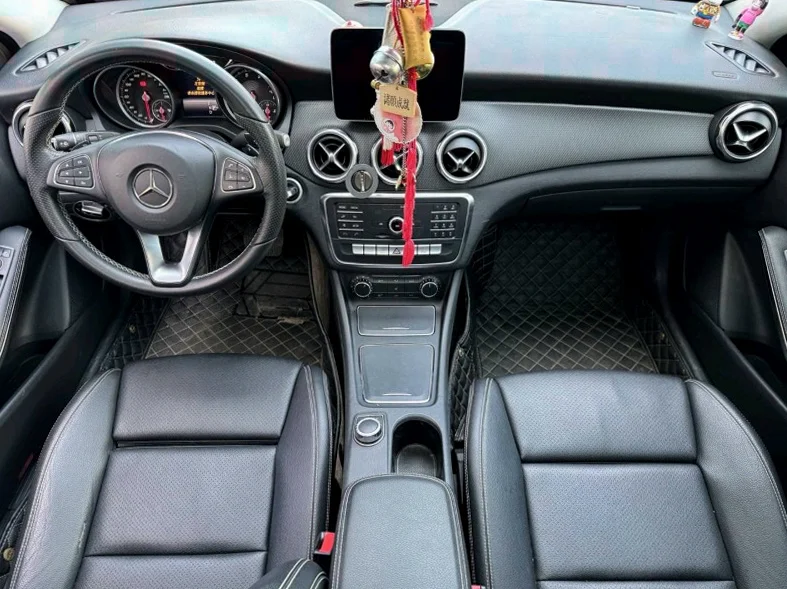 奔驰GLA 内饰后排