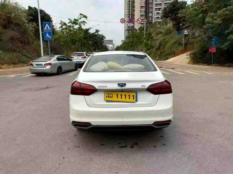 吉利帝豪 驾驶室