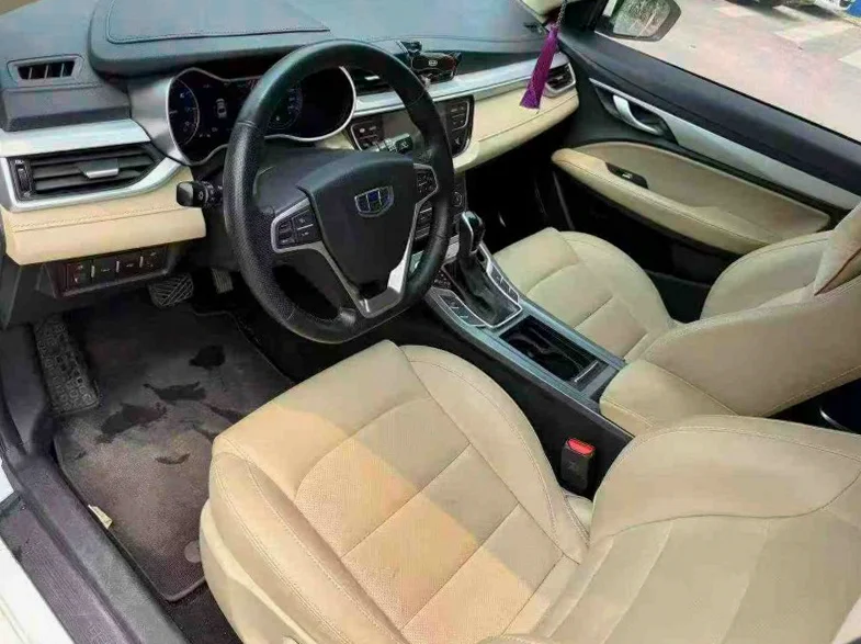 吉利帝豪 后面外观一