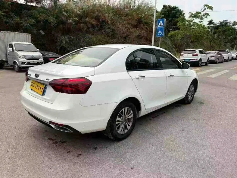 吉利帝豪 内饰后排