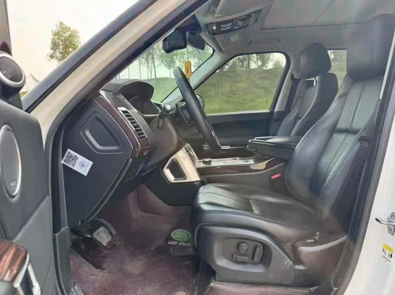 路虎揽胜行政 后面外观一