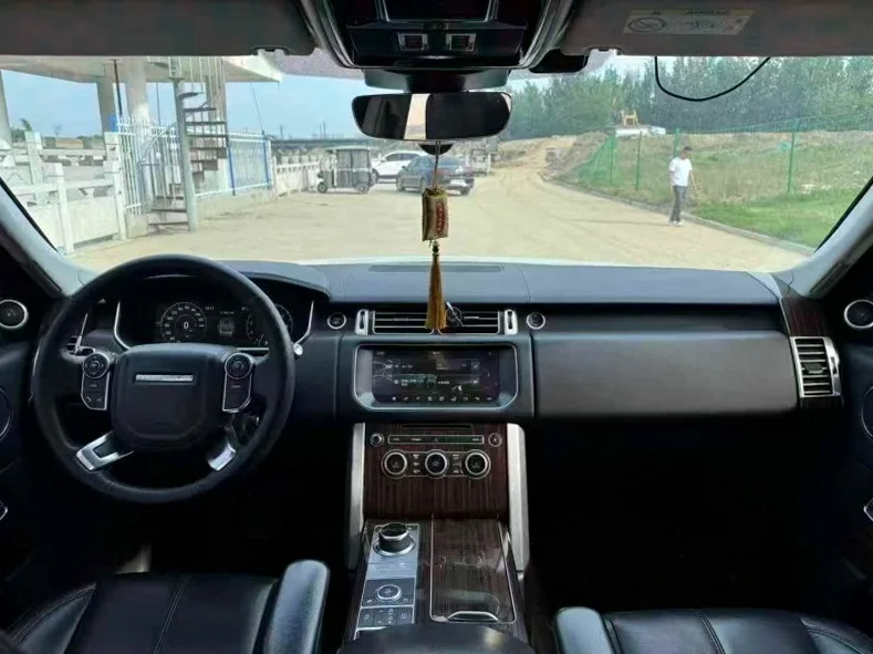 路虎揽胜行政 后面外观二