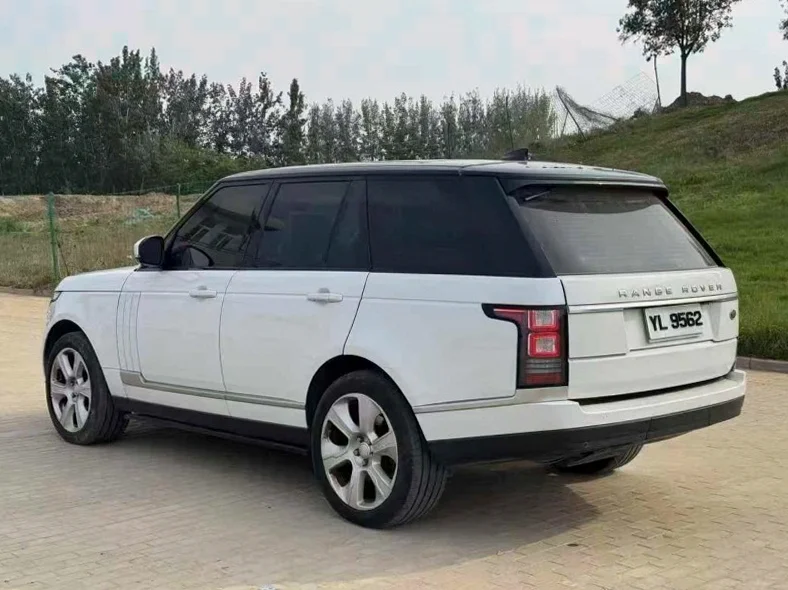 路虎揽胜行政 内饰后排