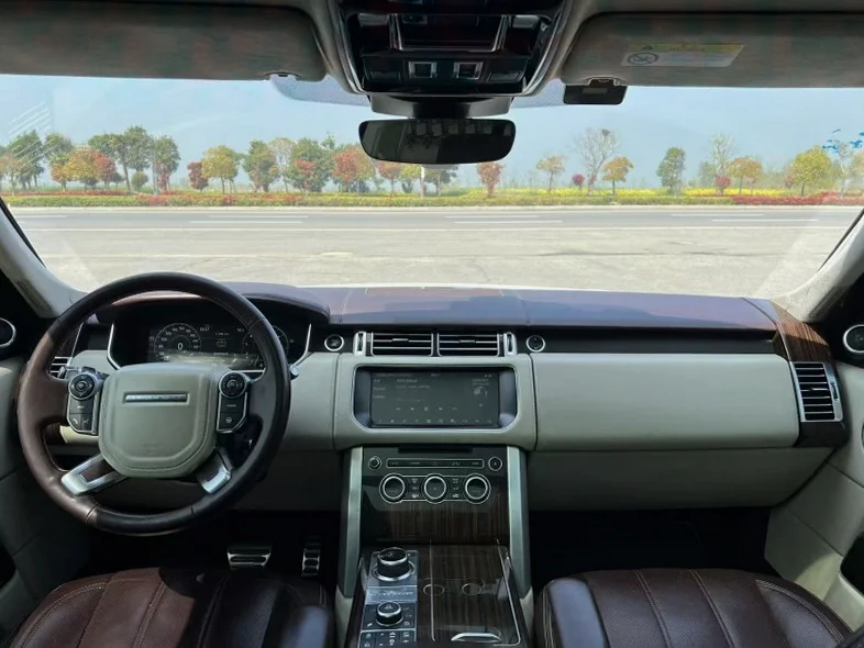 路虎揽胜行政 后面外观三