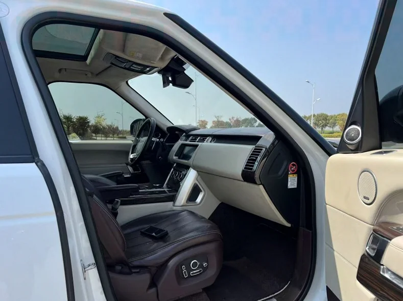 路虎揽胜行政 内饰前排