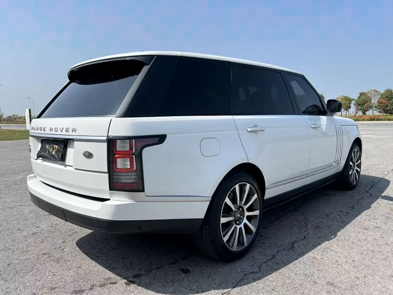 路虎揽胜行政 内饰后排