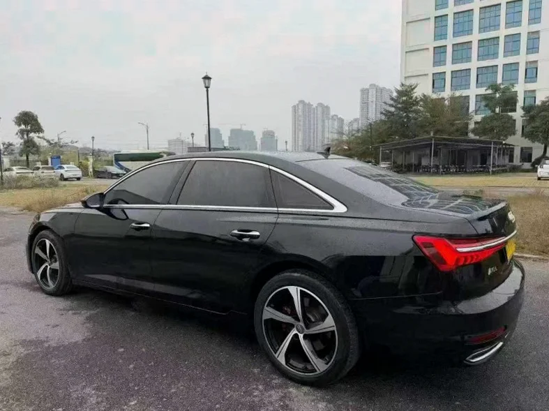 奥迪A6L 内饰后排