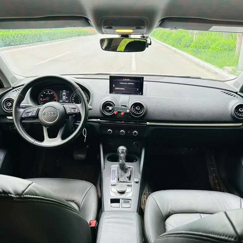 奥迪A3 内饰前排