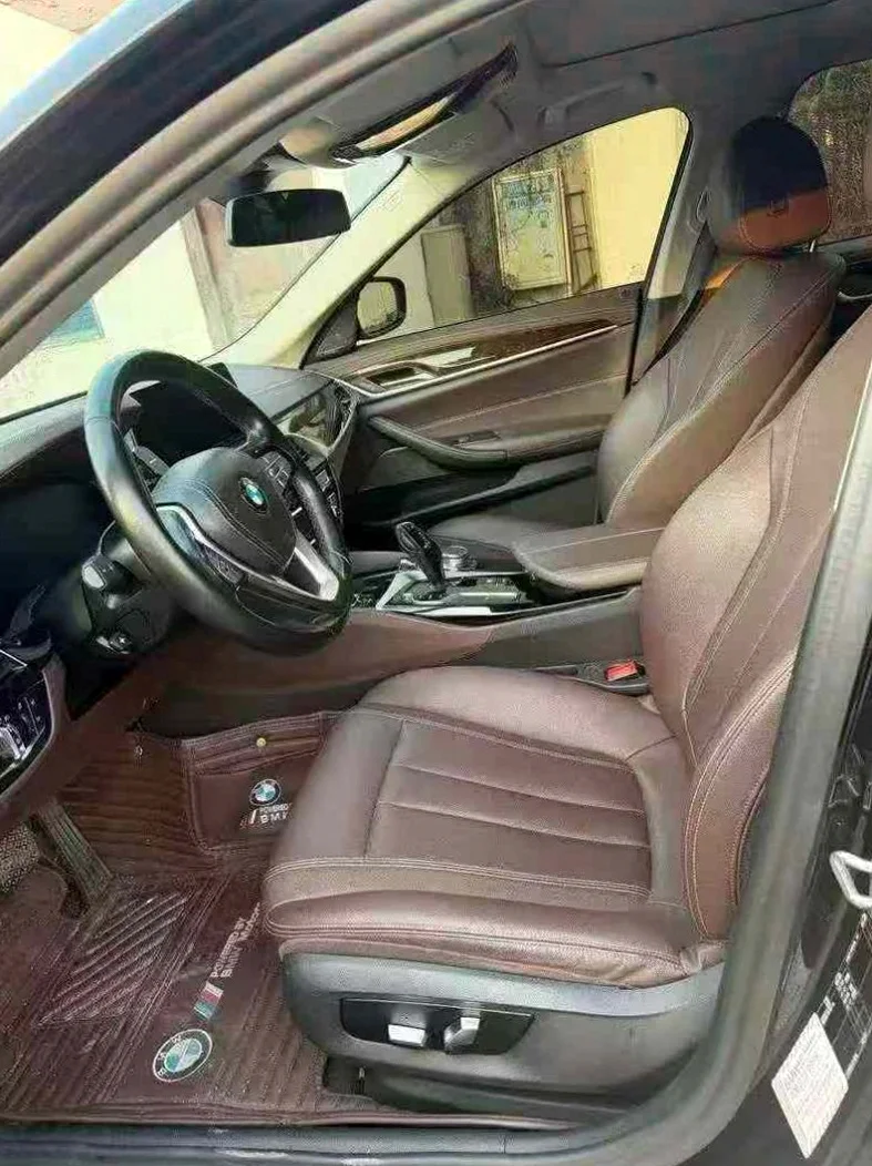 宝马5系 后面外观一