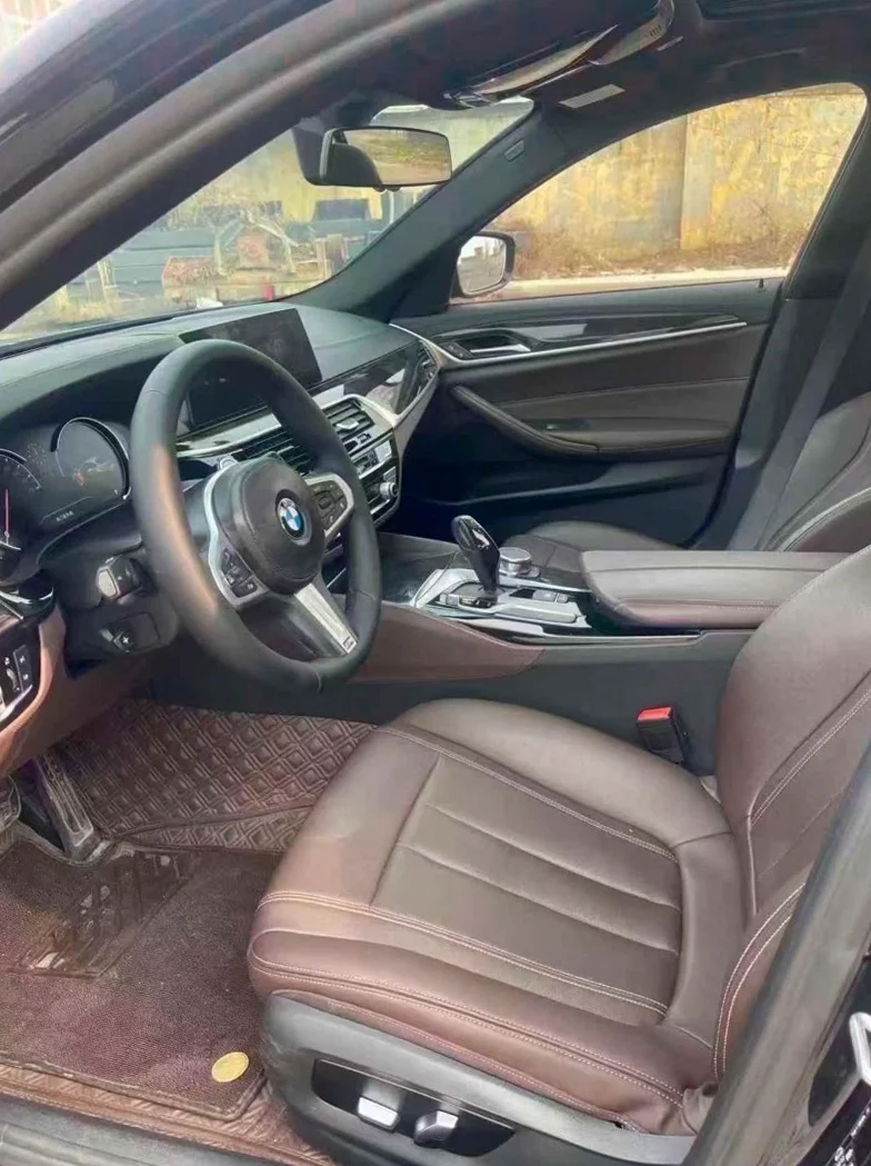 宝马5系 后面外观一