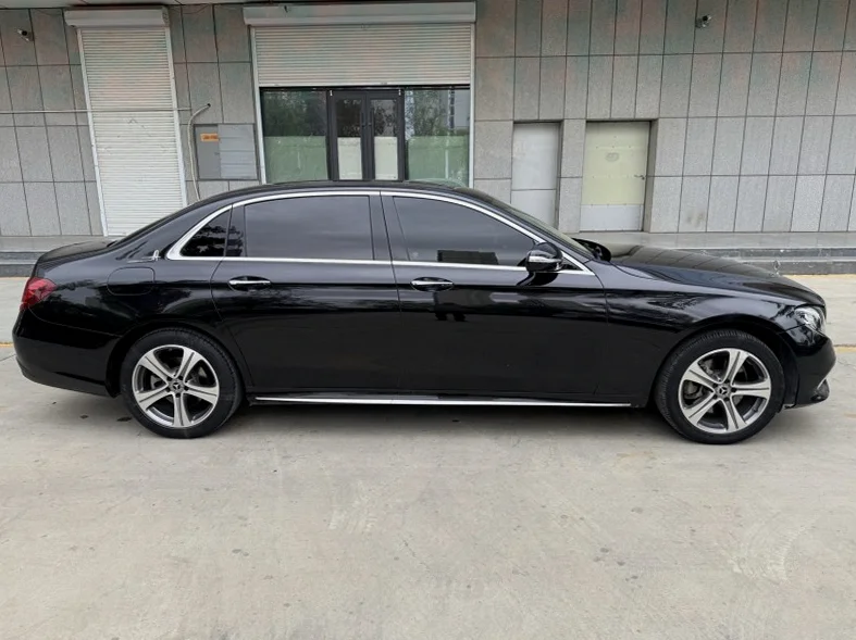 奔驰E 后面外观三