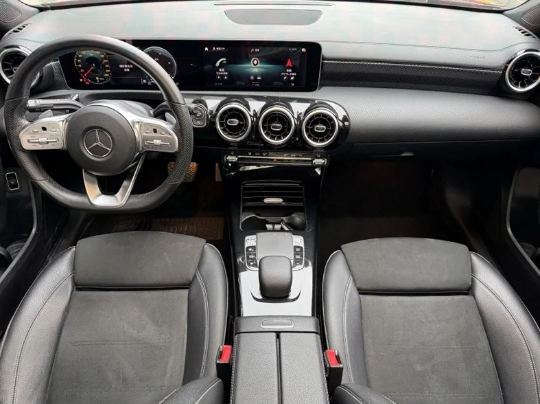 奔驰A 后面外观三