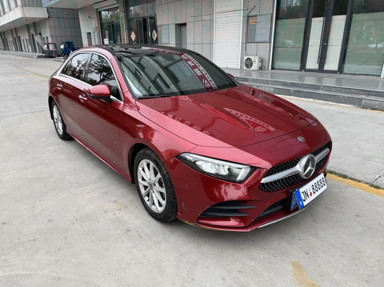 奔驰A 正面外观三