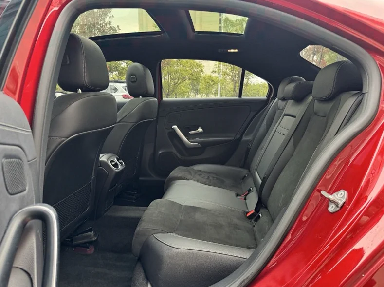 奔驰A 后面外观二