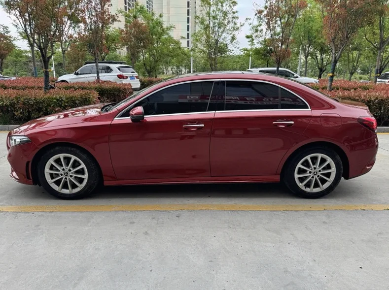 奔驰A 内饰前排