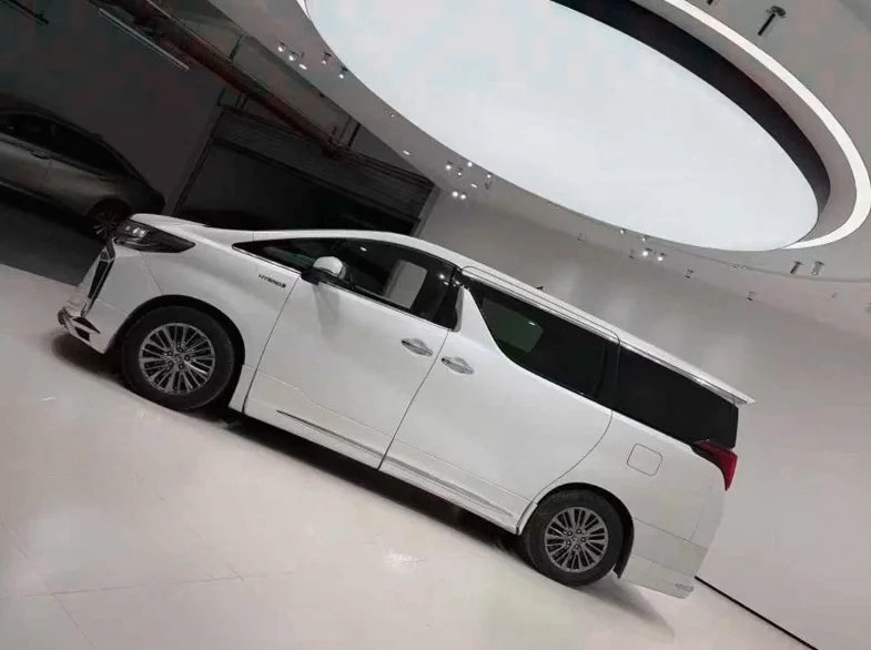 丰田埃尔法 正面外观三