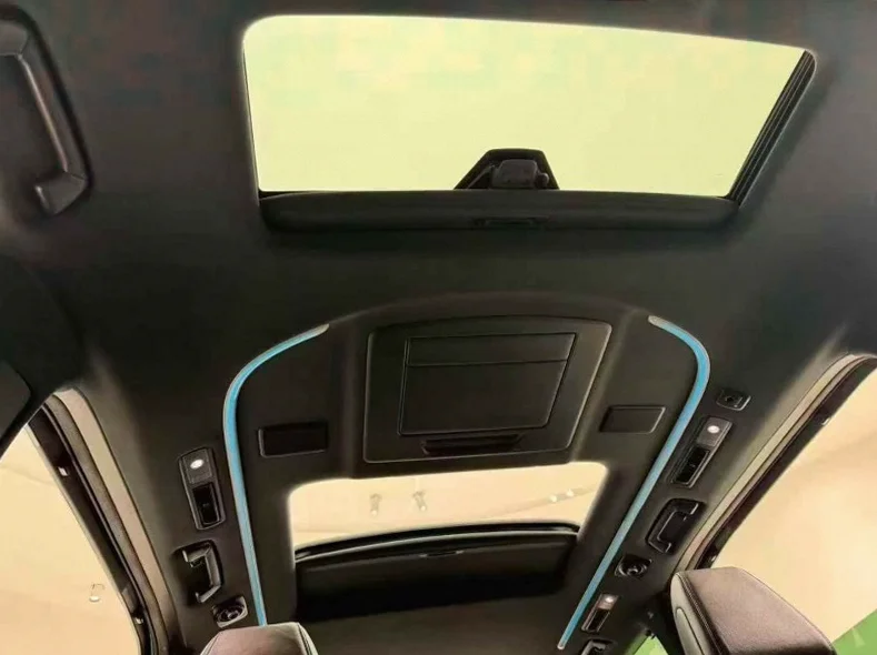 丰田埃尔法 后面外观二