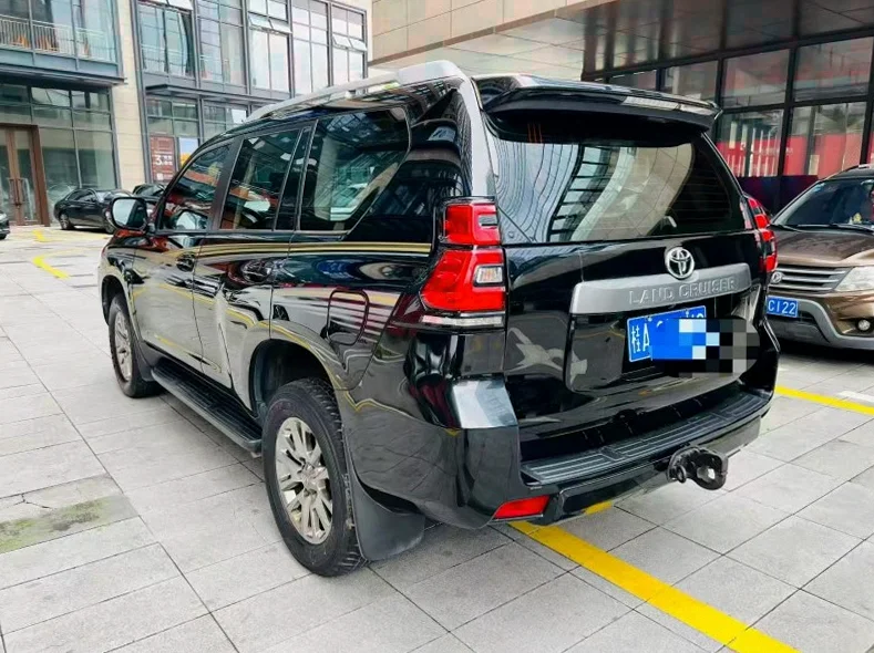 丰田普拉多 驾驶室