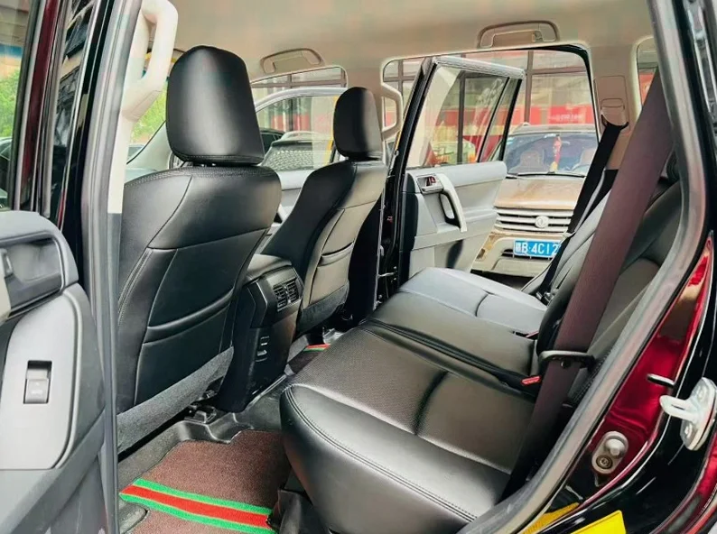 丰田普拉多 内饰前排