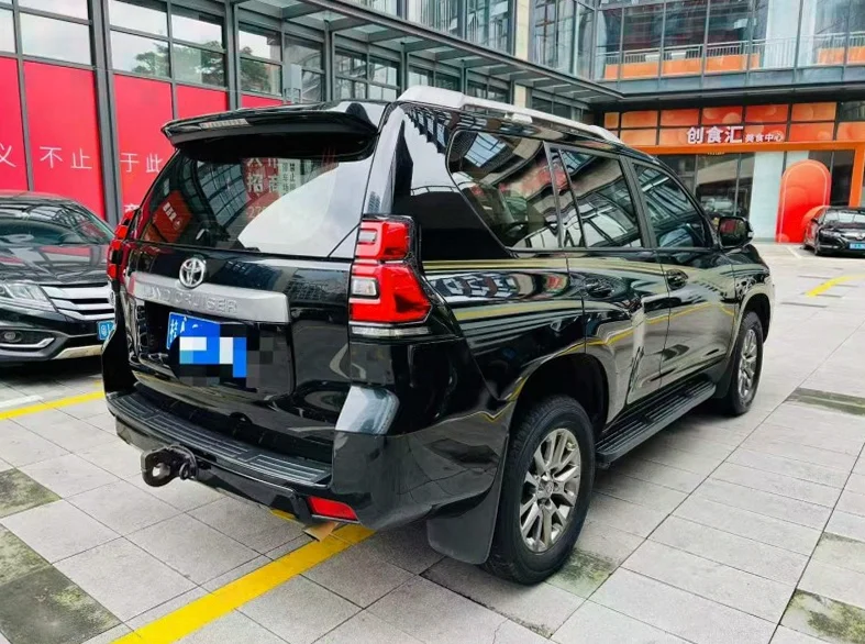 丰田普拉多 内饰后排