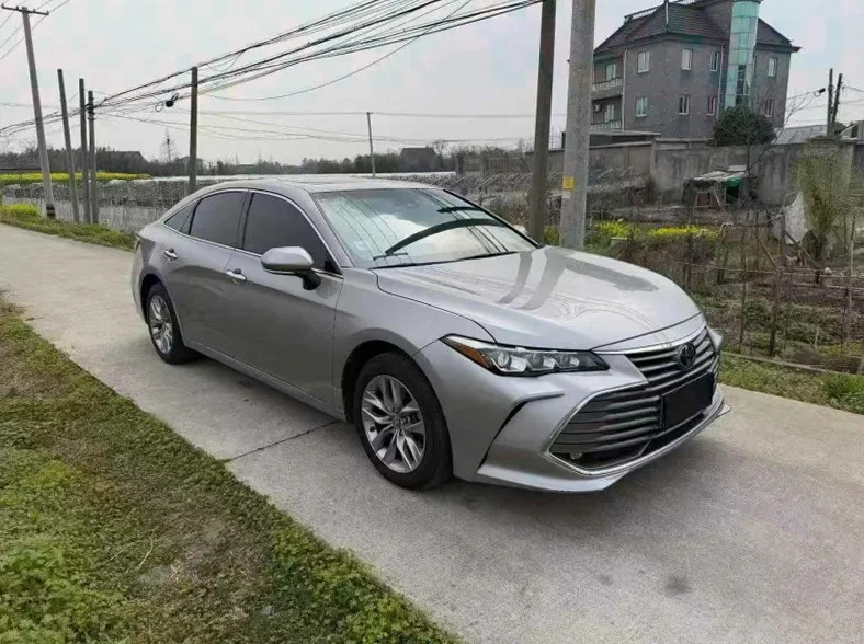 丰田亚洲龙 正面外观三