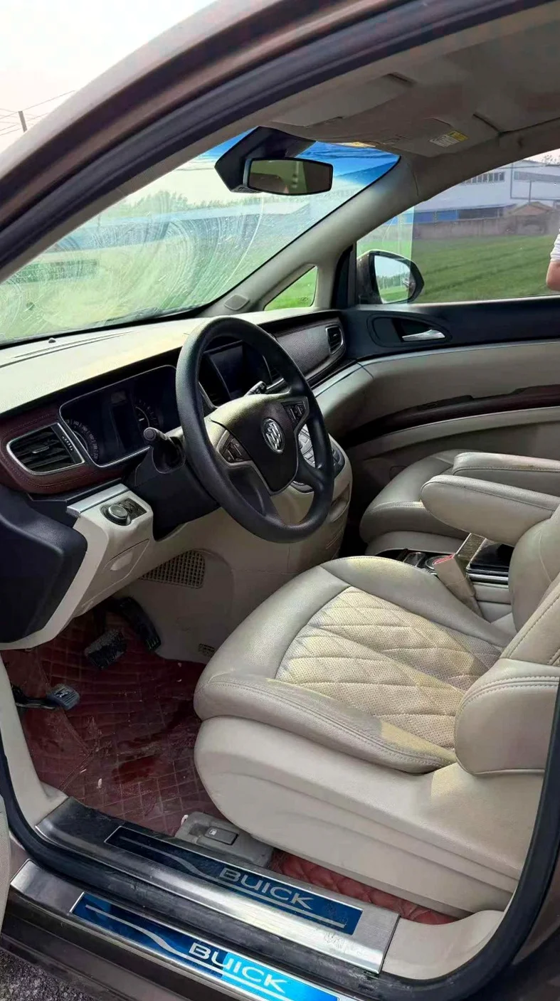 别克GL8 后面外观二