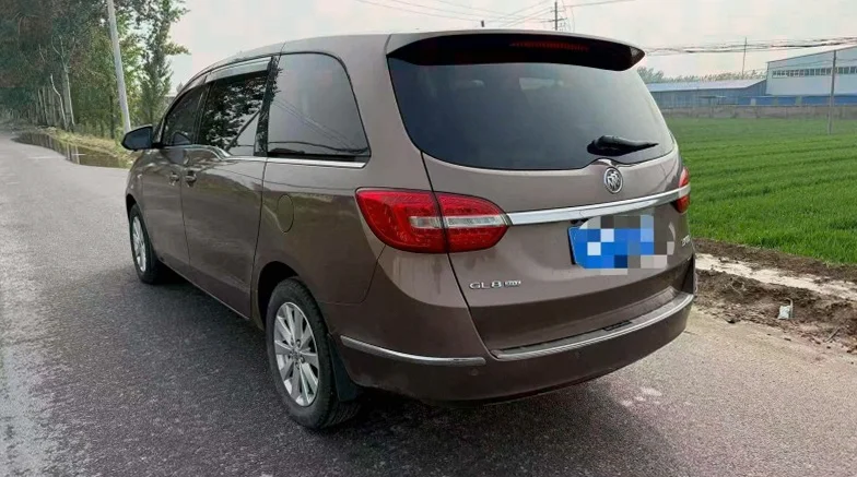 别克GL8 内饰前排