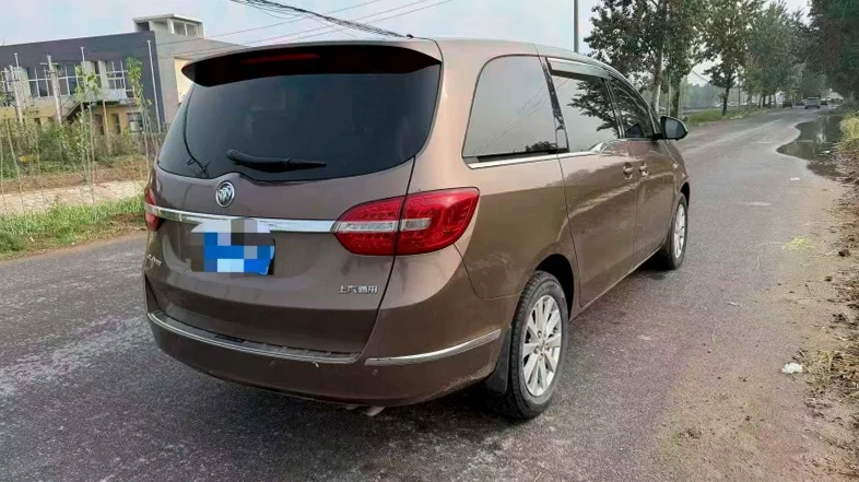 别克GL8 后面外观三