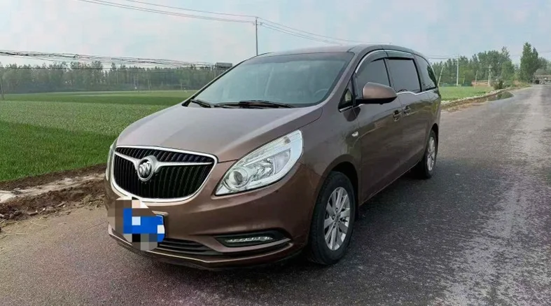 别克GL8 正面外观二