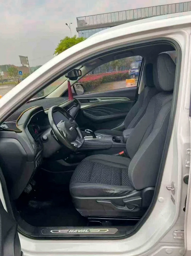 哈弗F7 后面外观一