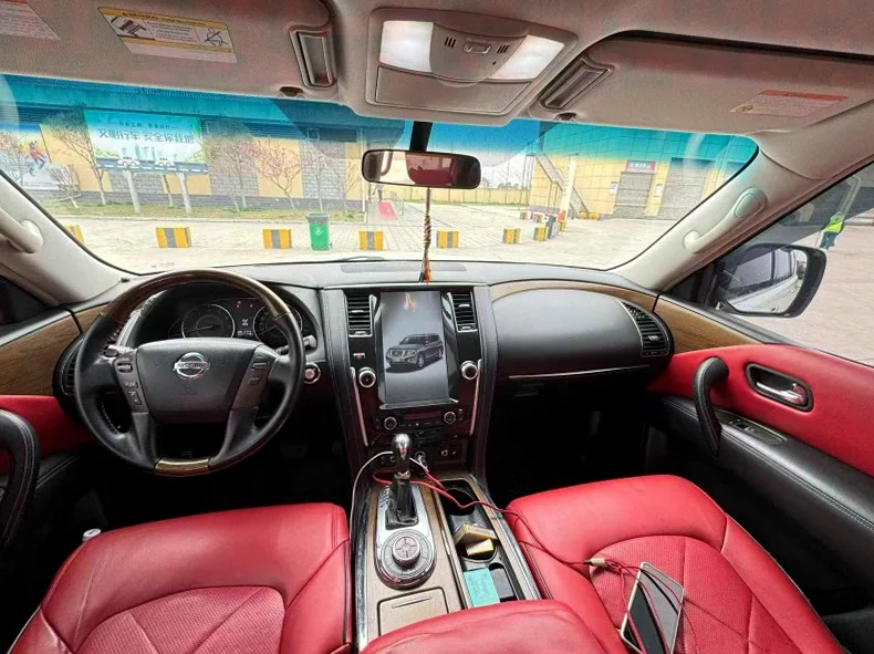 日产途乐 后面外观一