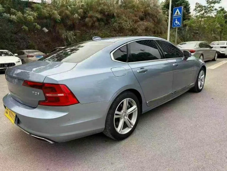 沃尔沃S90 内饰前排