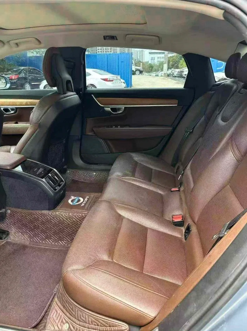 沃尔沃S90 后面外观三