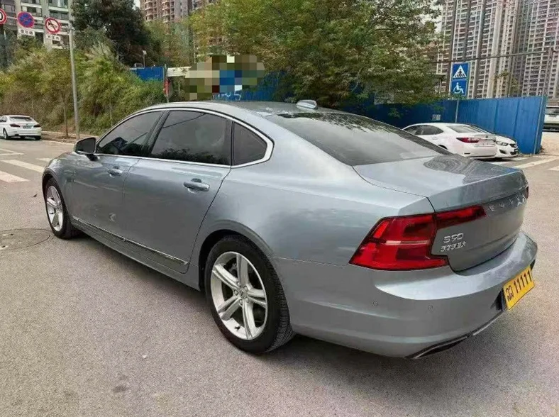 沃尔沃S90 内饰后排