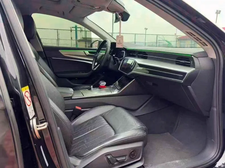 奥迪A6L 内饰前排