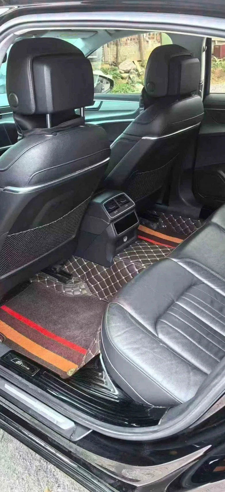 奥迪A6L 后面外观一