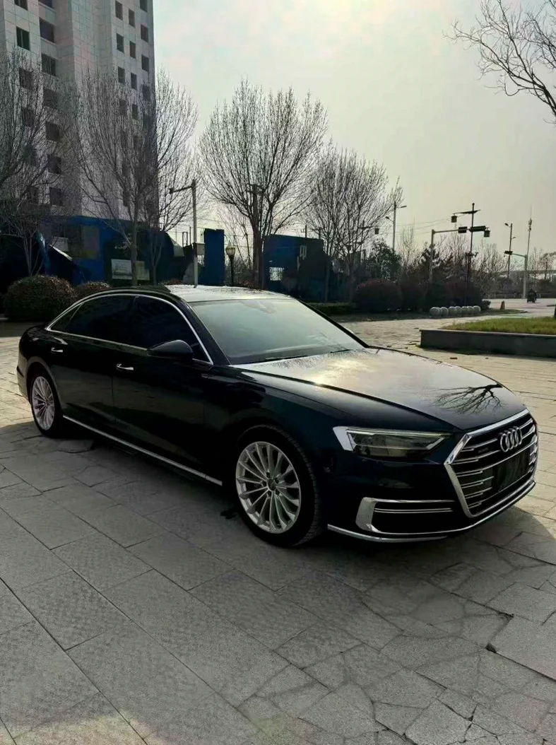 奥迪A8L 正面外观三