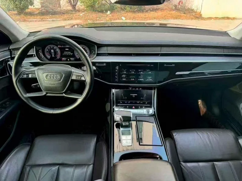 奥迪A8L 后面外观三