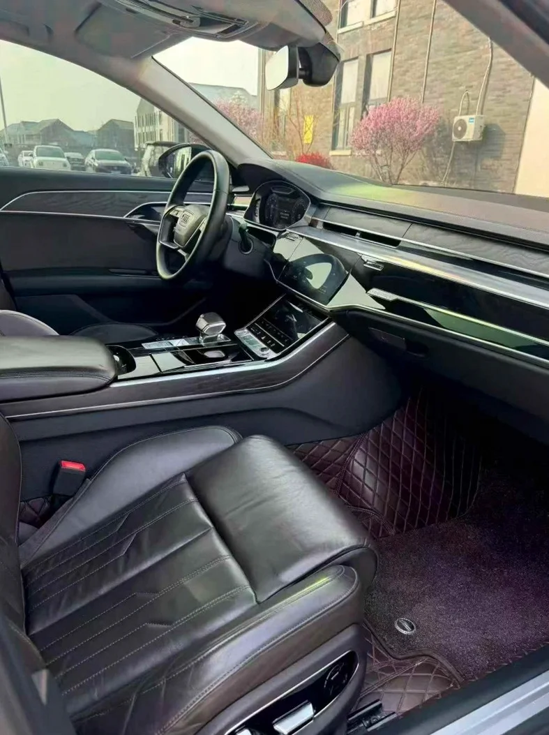 奥迪A8L 后面外观一