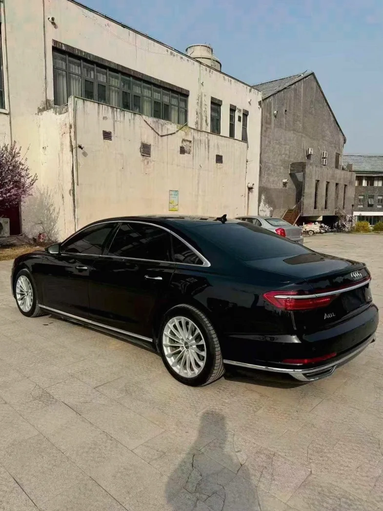 奥迪A8L 内饰后排