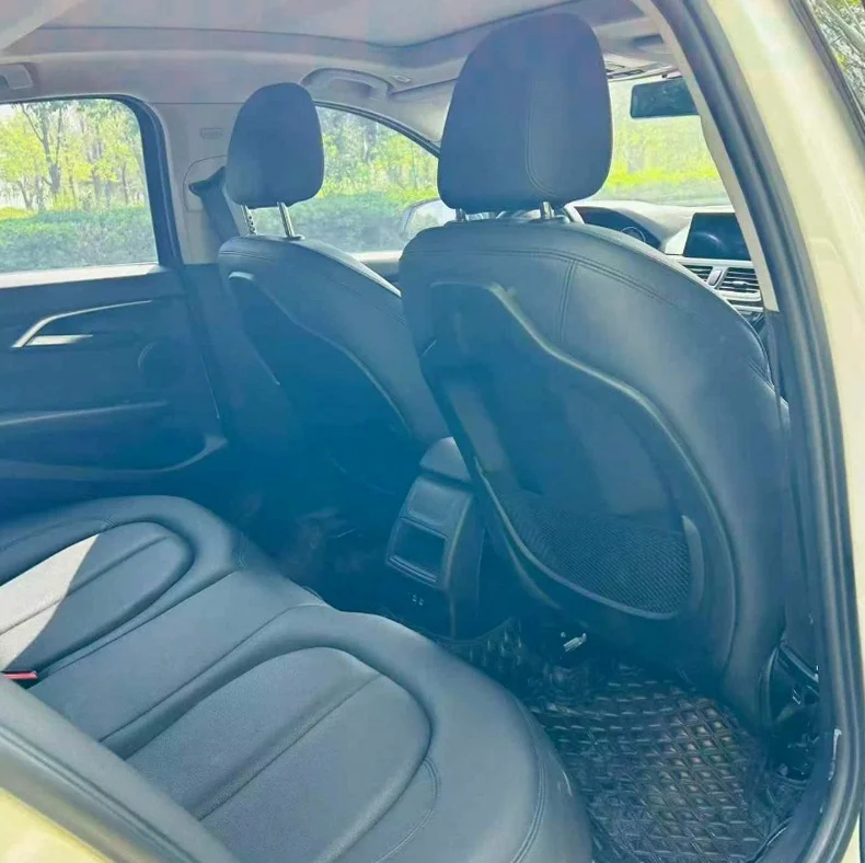 宝马1系 内饰前排