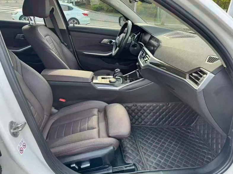 宝马3系 后面外观一