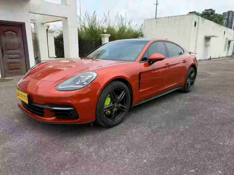 保时捷帕拉梅拉 正面外观三