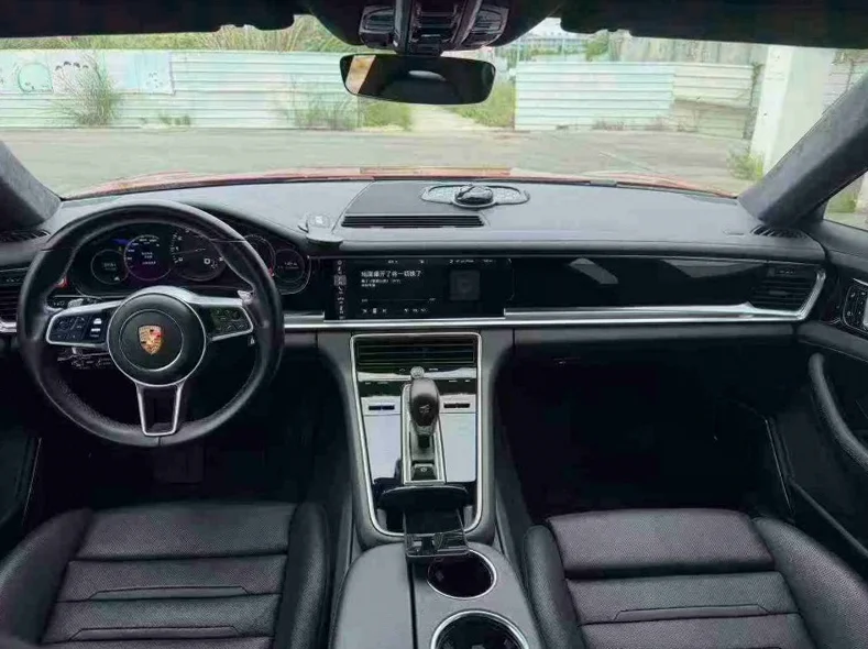 保时捷帕拉梅拉 后面外观二